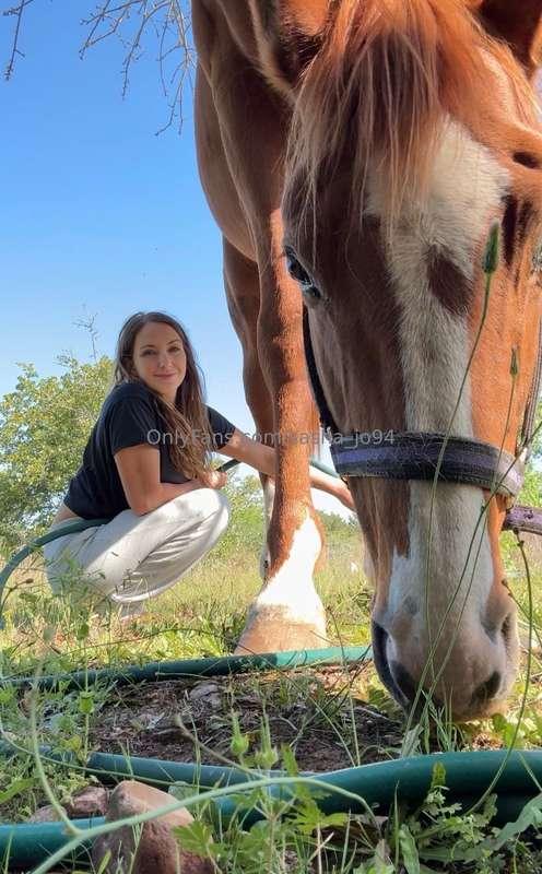 I didn’t choose the horse life, the horse life chose me. 🤷🏼‍..