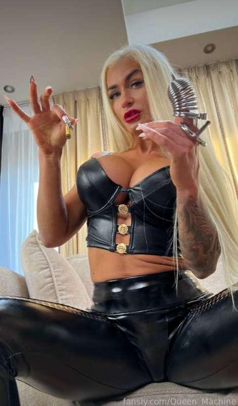 Don't you think locking your cock with this chastity cage is the best decision you could ever make?😏🔒