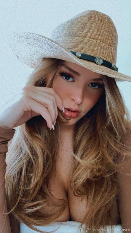 Do you wanna see this cowgirl in reverse cowgirl? 🤠