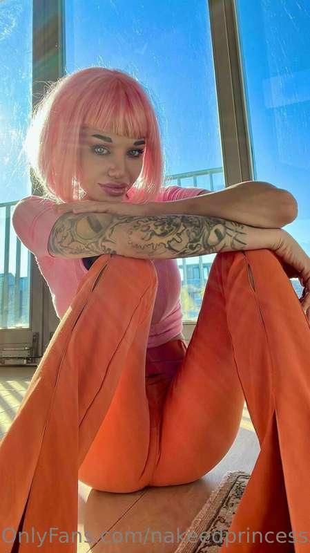 What do you think of my bright new look? 😱 I think pink real..