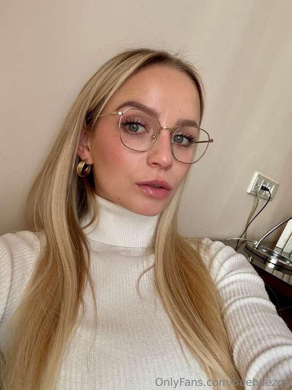 the office slut 😇