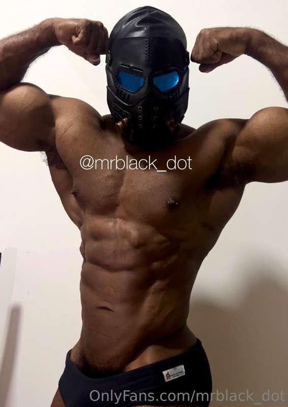 Come and oil my muscles!😘💪🏿
Send tips if u rlike 🤭

Venha lu..