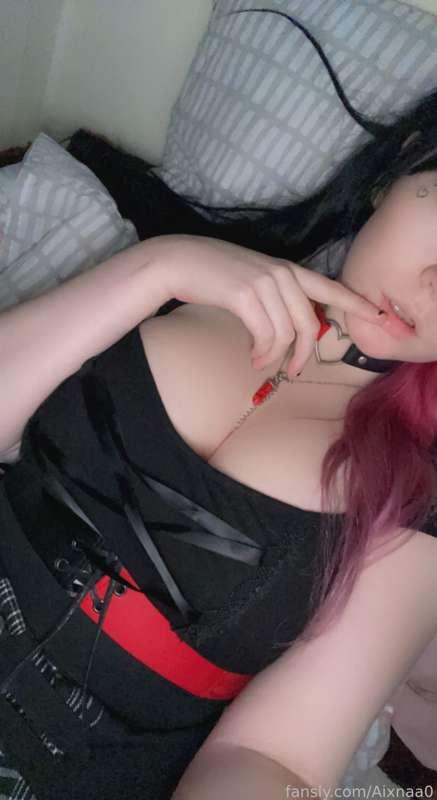 I spent all of today cleaning my entire room, and looking cute doing it! 😇 now i’m having a little sit down in bed. the only thing i’m missing is you 💕