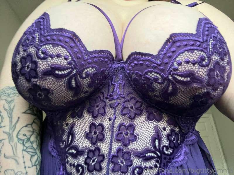 Do you prefer the purple or the black one? 
Let me know💜🖤