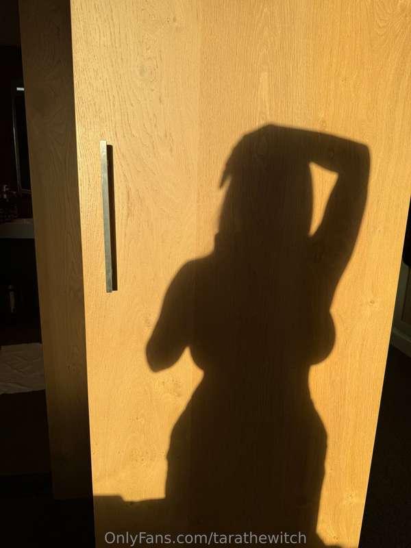 Who would date my shadow? 🤣🦇