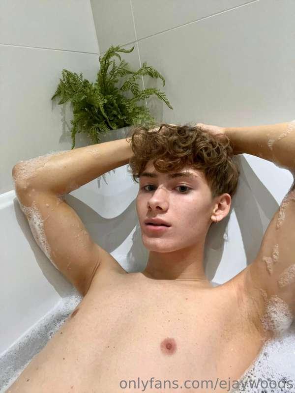 would you pass me the soap? 🧼 

**send me a tip, get a wet r..