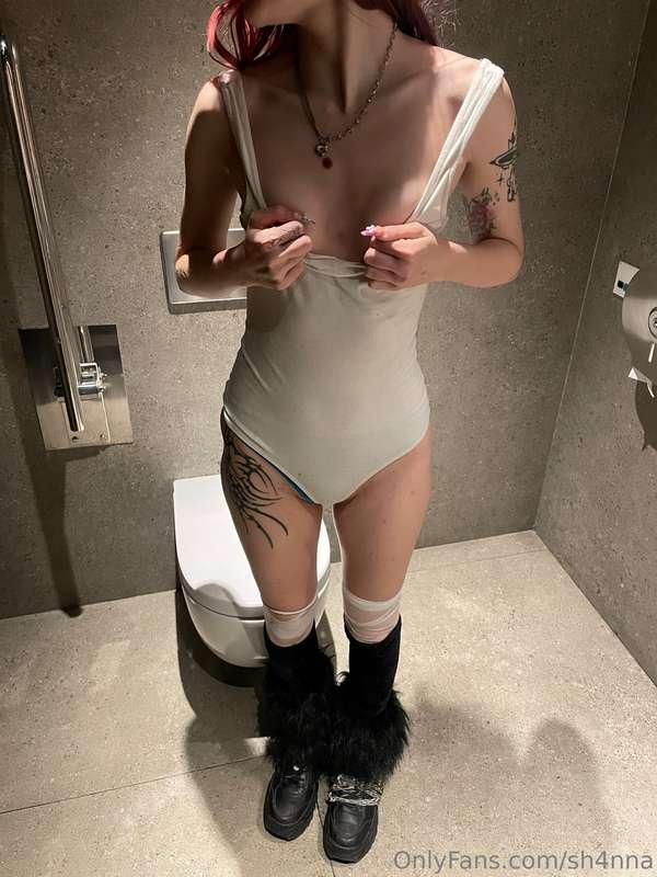My first time taking photos in a public bathroom hehe 😋😋😳
