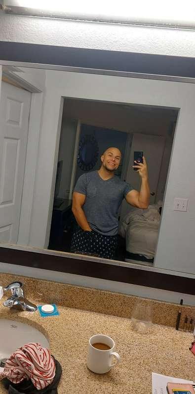 Goooood morning my beautiful peeps. I'm on the road still. i..
