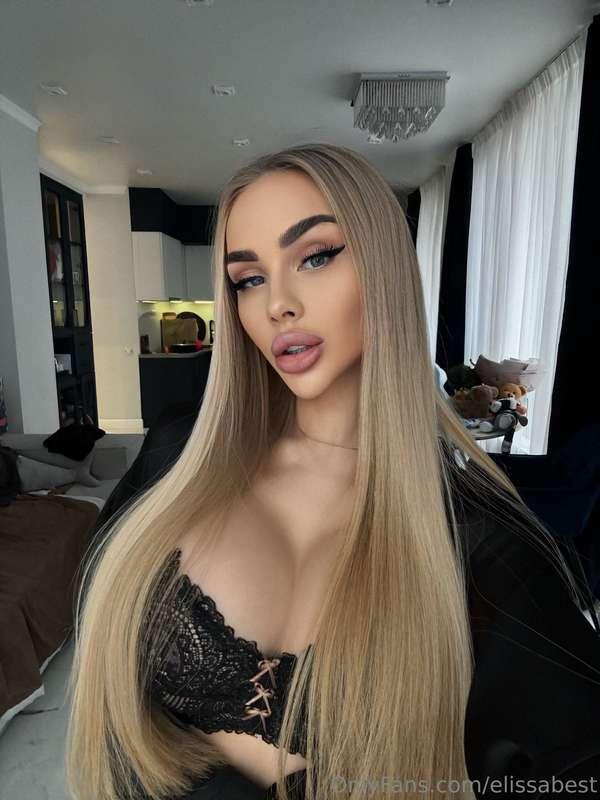 What kind of lingerie do you prefer on your girl?😏