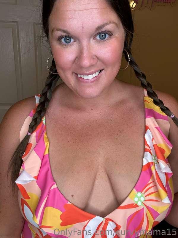 Join me by the pool? 😉