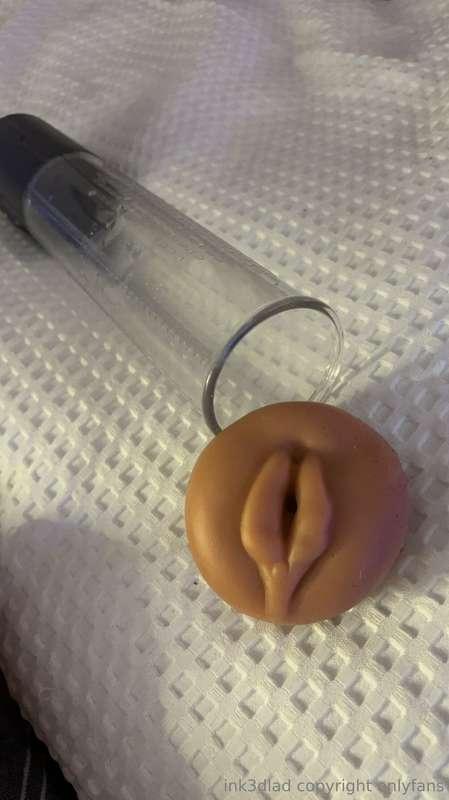 Who wants to see me fuck this x