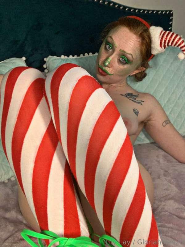 Swipe to see me open my legs 🎄