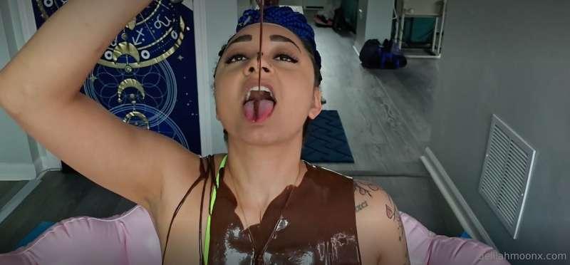 YES! I do sploshing content 😋 DM me if you're interested in ..