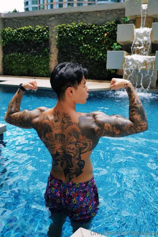 Whats your opener if you saw me by the pool? 👀