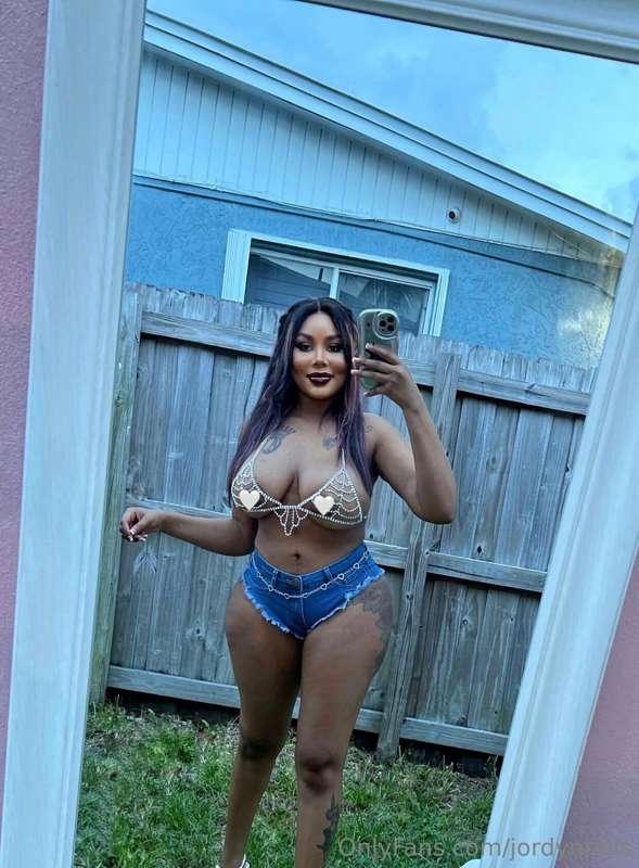 Good morning ☀️  I can’t sleep I’m too horny 🥺 

⚠️My pussy ..