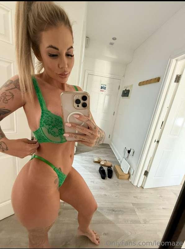 Do I look good in green? 