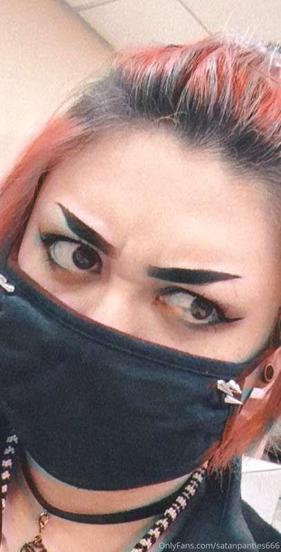 I drew on angry eyebrows today >:c
Also fun fact, my normal ..