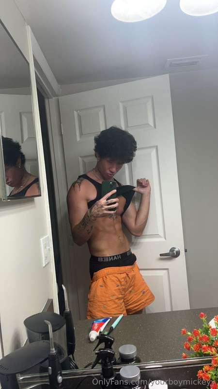 Wanna lick my abs