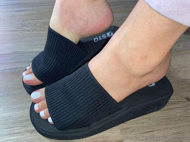 New pedicure & shoes funded by my foot bitch 💚