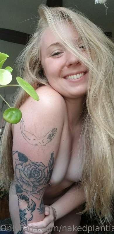 do you like my little titties??????😘