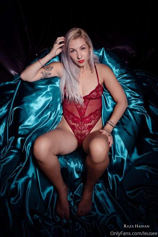 A Goddess sitting on her blue throne. Now obey.
