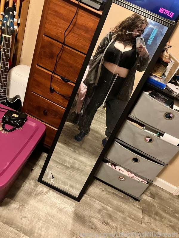 Just chilling 🖤