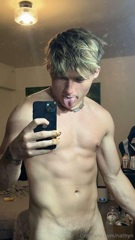 My tongue game is just too strong! 😋