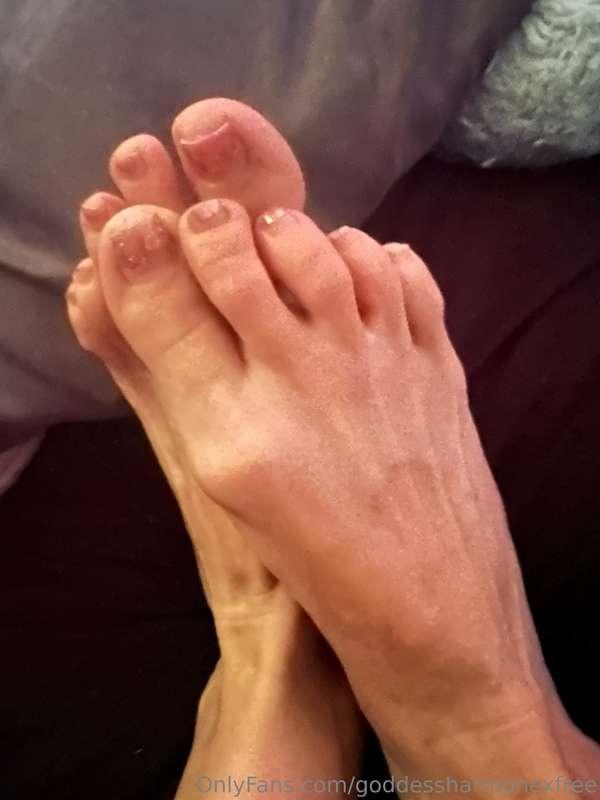 Just a picture of my adorable feet can turn your brain to co..