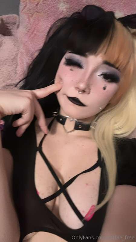 Surprise Valentine’s Day shoot!! 🌹🖤❤️‍🔥
Sneak peak because i..