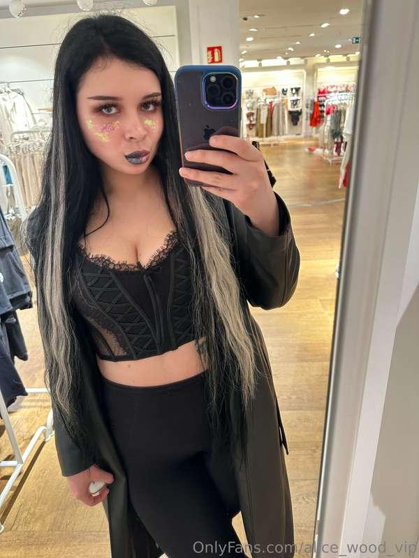 Black is definitely my color 🖤