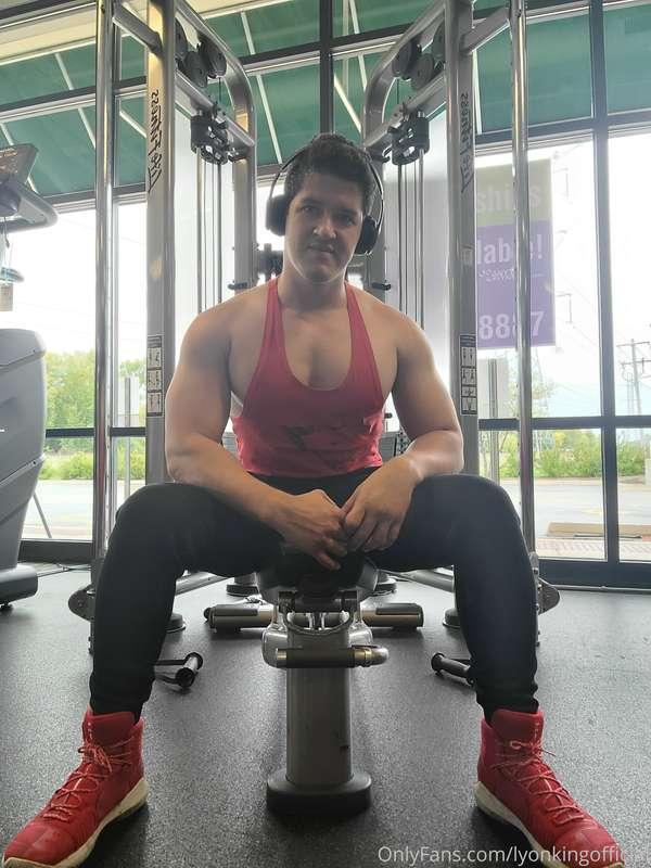 Getting in shape for you guys! Don't forget to train everyda..