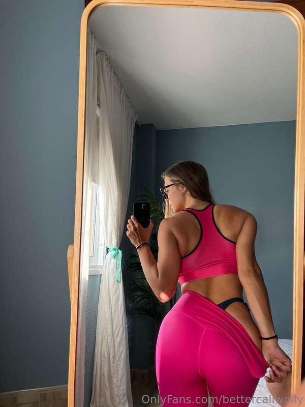 🇮🇹Oggi richiesta con questo outfit da palestra, chissà che c..