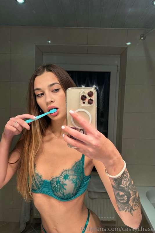 Good morning🥰

I brushed my teeth and am waiting for your me..