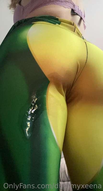 my rogue cosplay got soooo messy 🤤 anyone want to lick me up..
