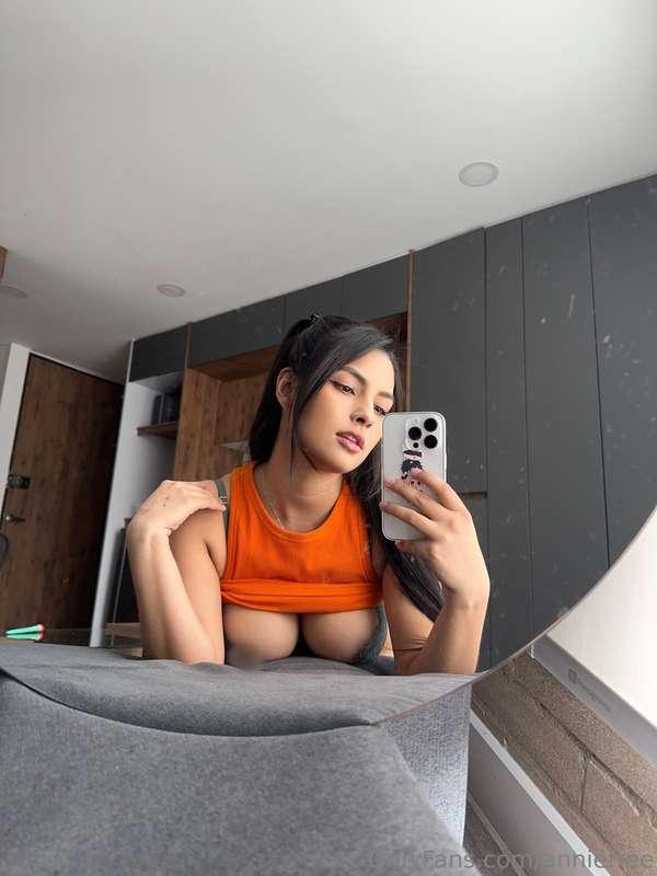 Tell me something sweet… or something spicy 😏