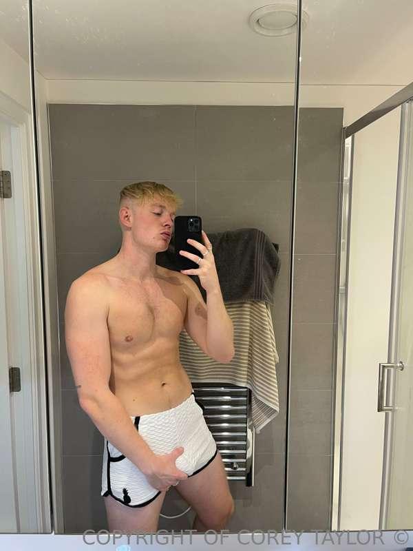 Come sniff 😈 any paypigs wanna get drained 💰
