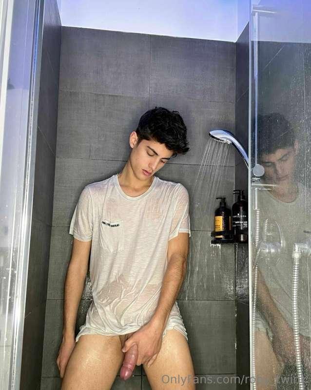 [🇮🇹]like se vuoi bagnarmi tu

[🇬🇧]like if you want to wet it..