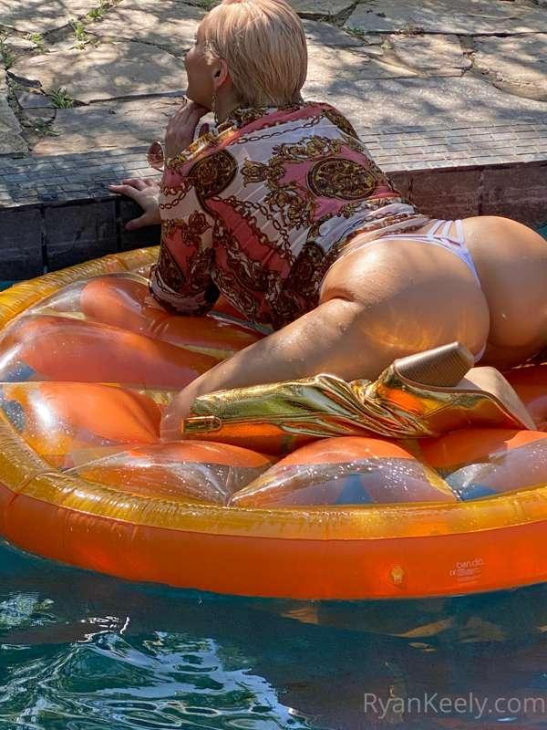 Skinny dipping😉
