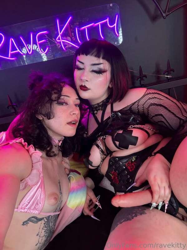 Who’s cumming to our g/g LIVE this FRIDAY??!! I’m thinking w..