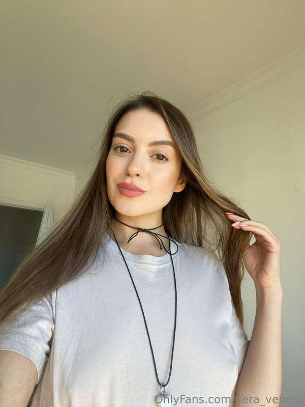 When the sun finds you at home, you take a selfie🤳☀️