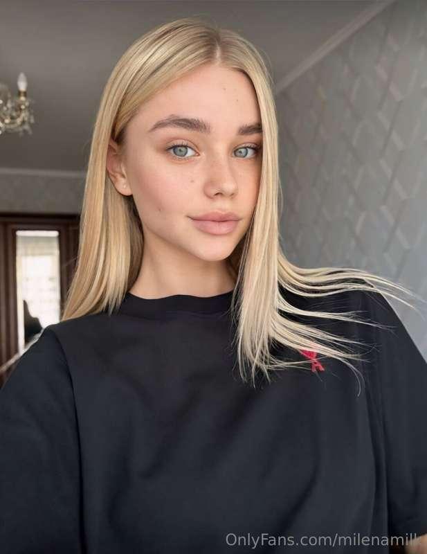 🔥𝗙𝗥𝗘𝗘 𝗢𝗡𝗟𝗬 𝗡𝗢𝗪🔥
This kitty @monroeviolet just turned 18 year..