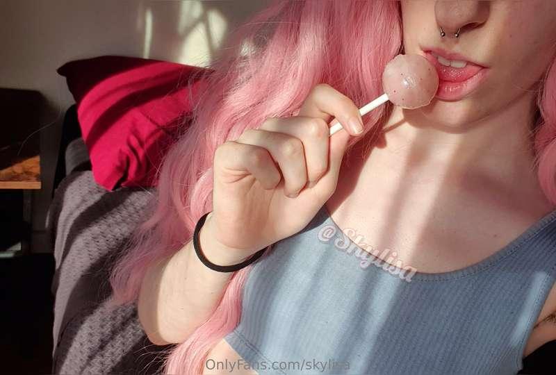 do you like candies? my favourite candies are lollipops. I l..