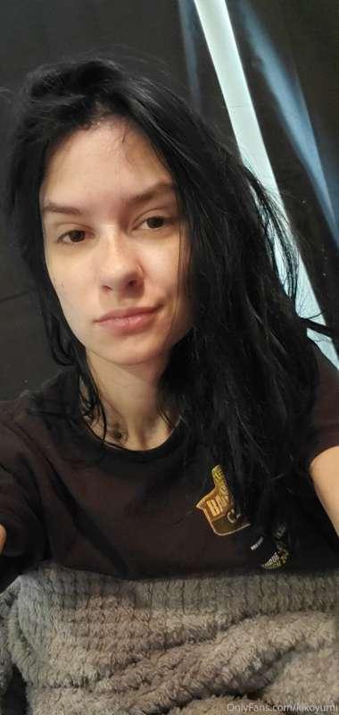 Ignore my bed head but my hair is now black and I'm no longe..