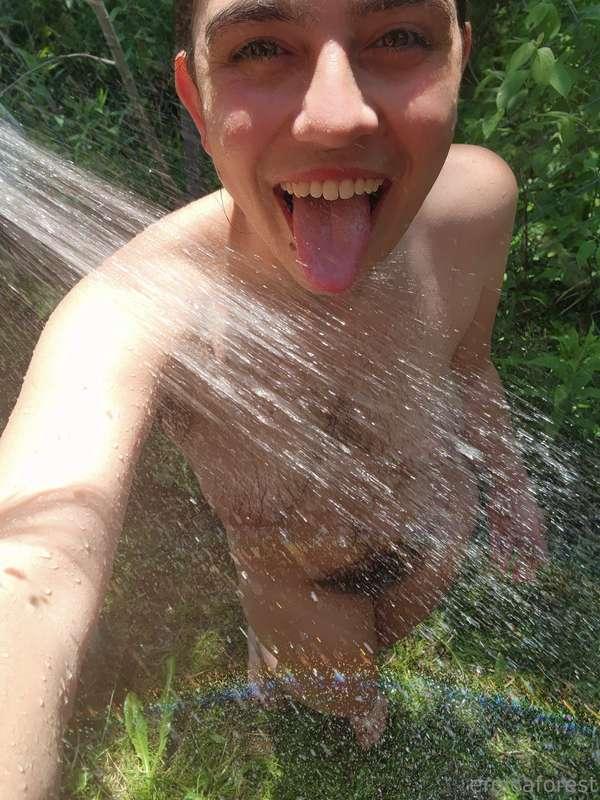 Some sexy tongue action for you hehe 👅