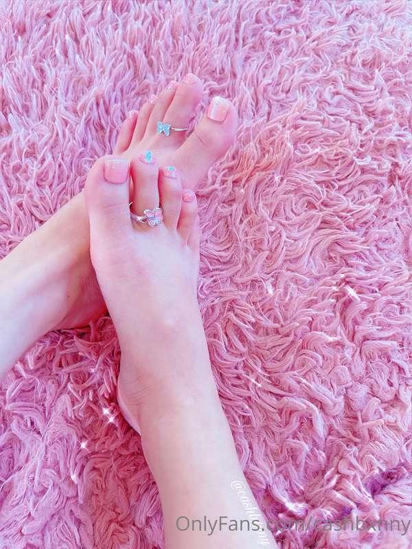 The My Melody rings make my feet look even cuter and harder ..