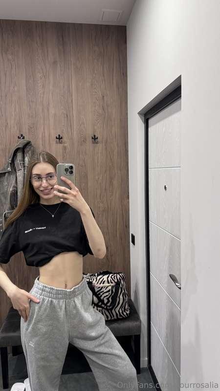 Good morning☀️ I'm on my way to practice at the gym🍑💦