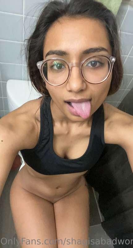 Me on the toilet 👀👀👀 click see me wear no pants and no under..