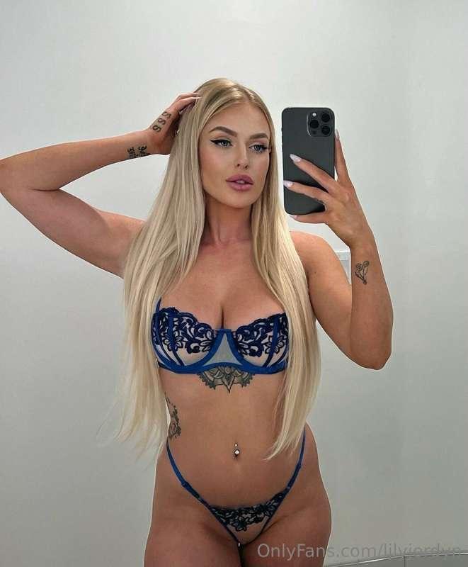 💝 LIVE PUSSY PLAY 💝

My girl @Tittyauna is FUCKING HER TIGHT..