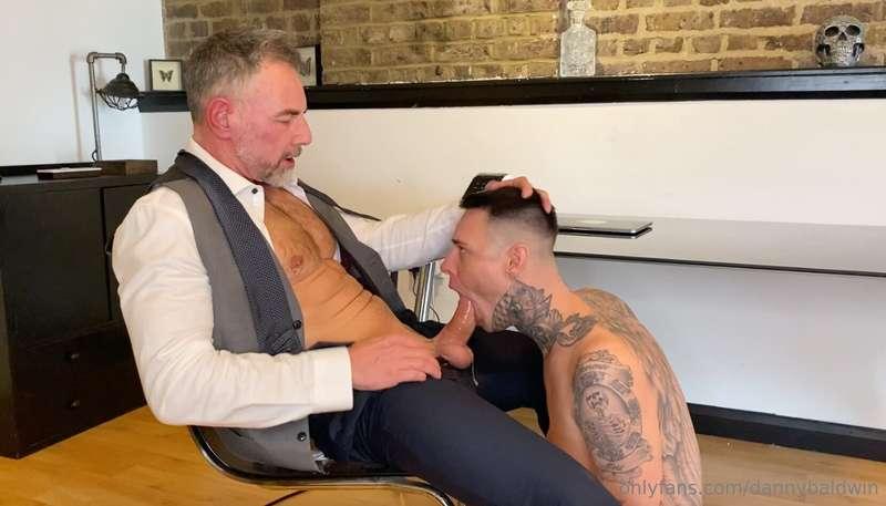 Daddy @silvertnewgrey needed his balls draining at the offic..