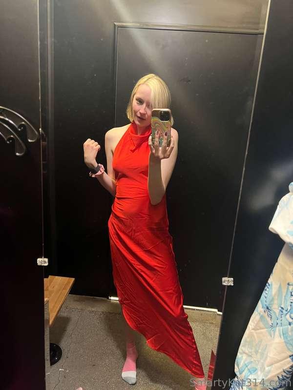 Trying on dresses for my trip to Dallas tomorrow. 🥰🥰🥰Did I m..